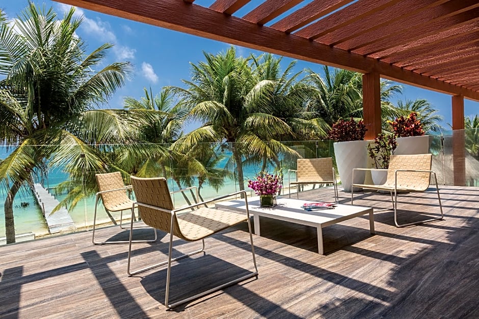 Azul Villa Esmeralda, by Karisma
