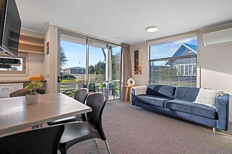 Two-Bedroom Apartment - Sea Side