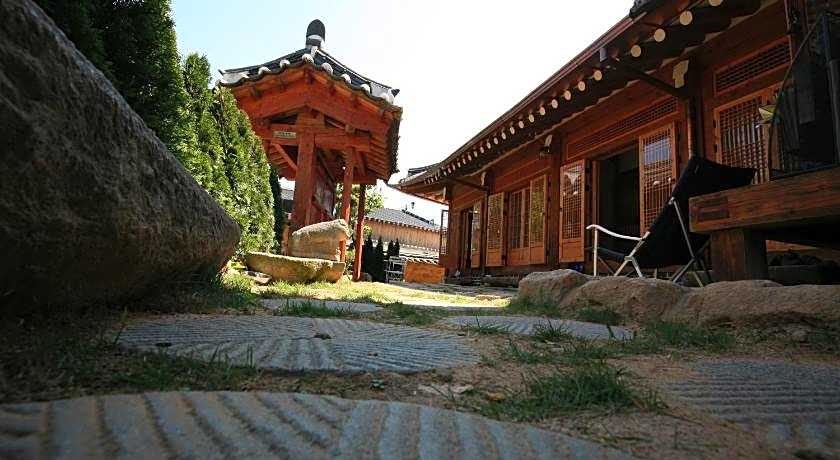 Gaeunchae Hanok Guesthouse Jeonju 2 (Korea Quality)