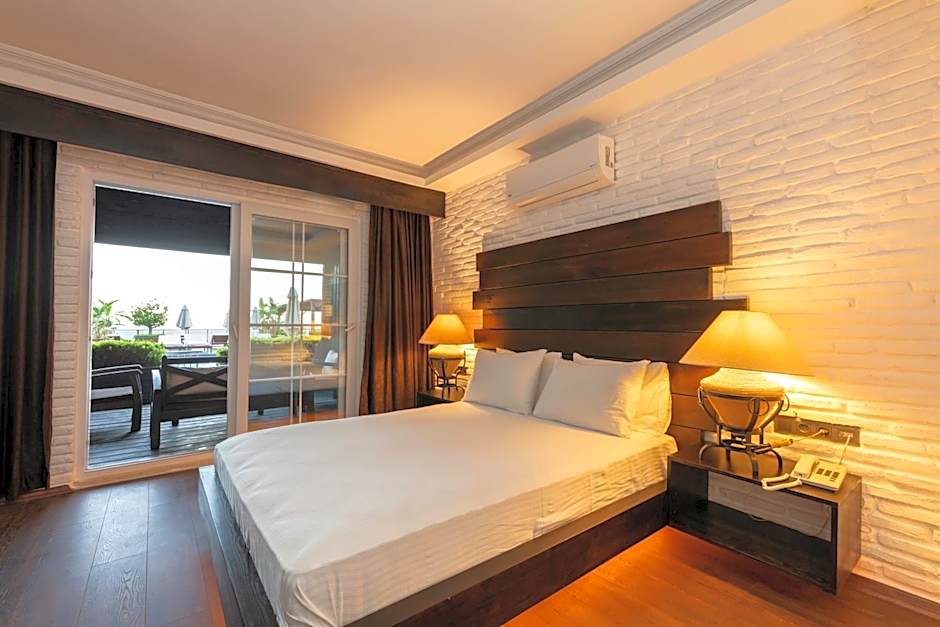 Manaspark Deluxe Hotel