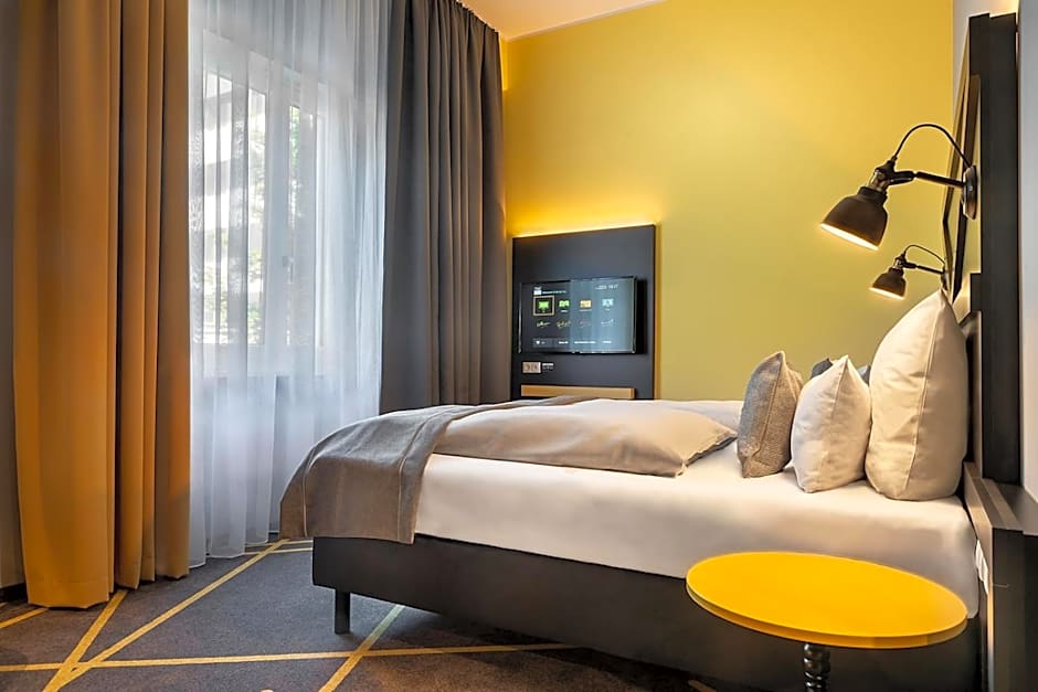Holiday Inn - the niu, Fury Aschheim by IHG