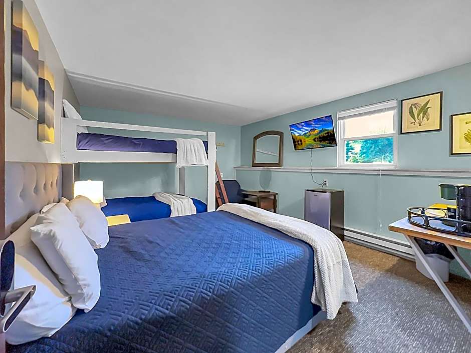 Timberline Lodge, Downtown Ellicottville - Near Ski Resort