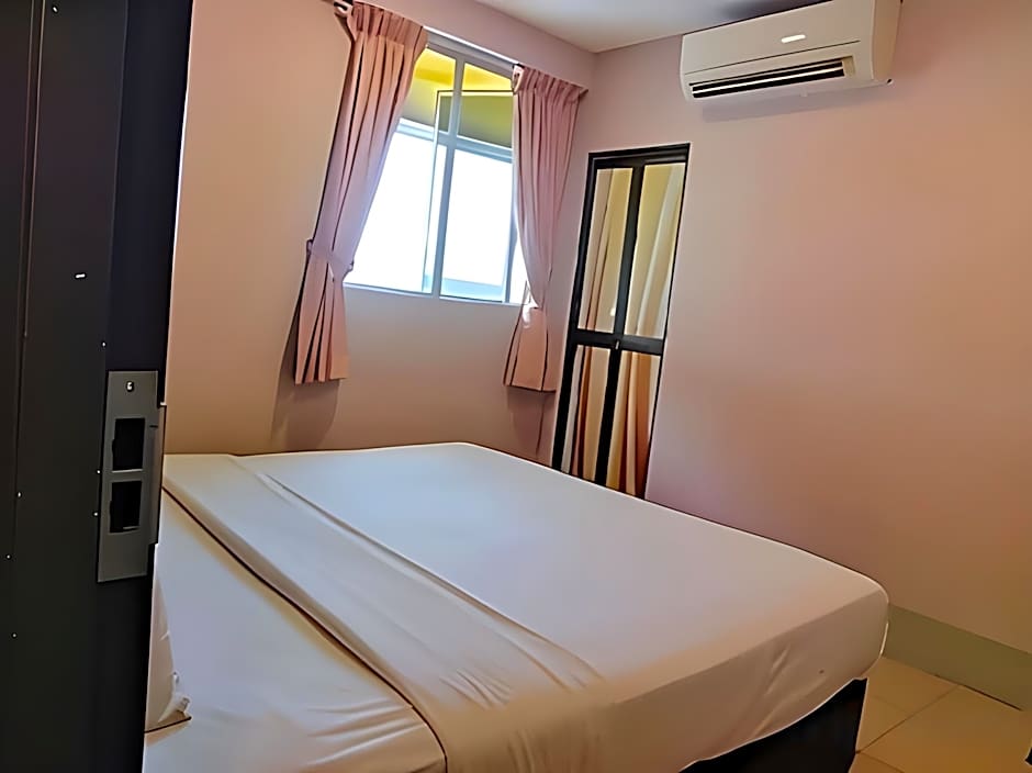 OYO 89480 Dream House Hotel