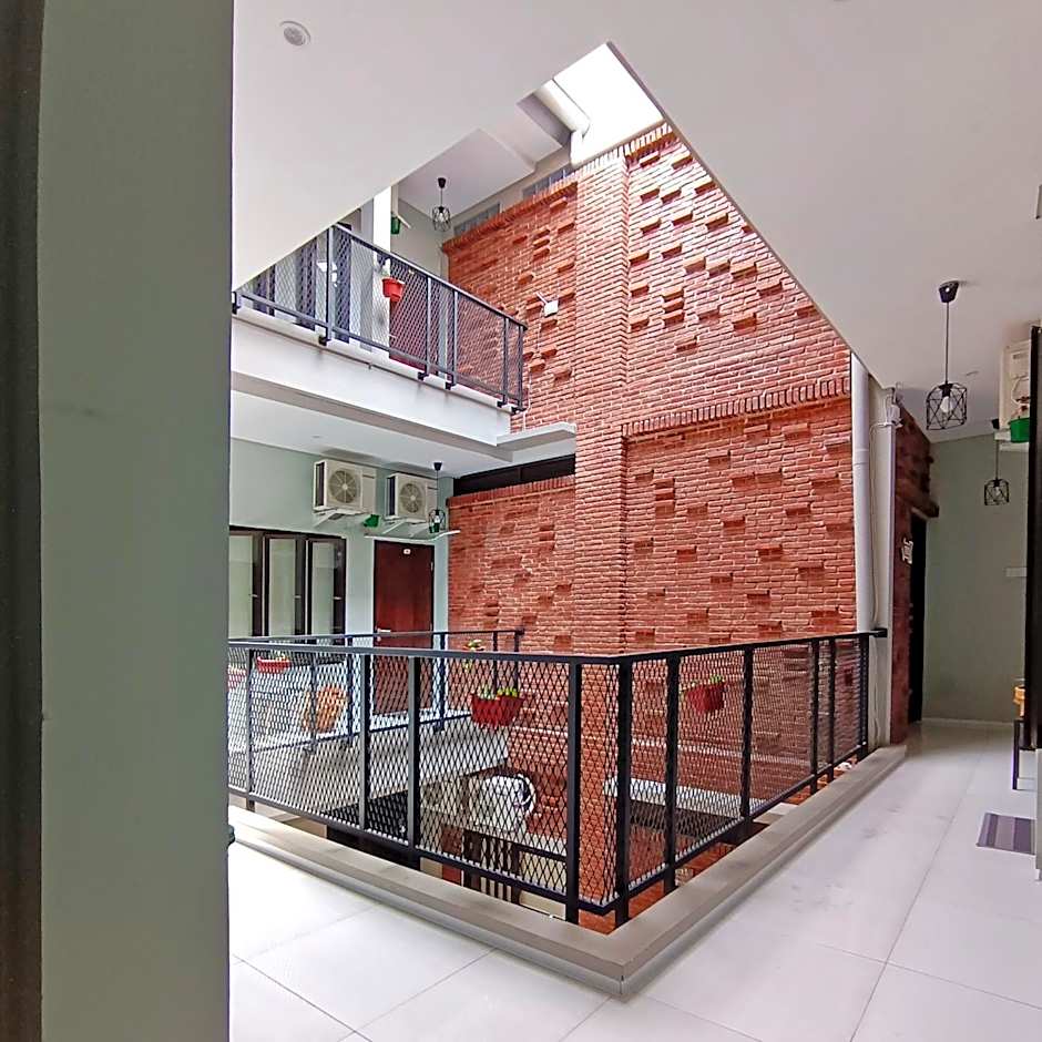 SaBi Guest House - Strategic Family -married couples only- Hostel in Prawirotaman