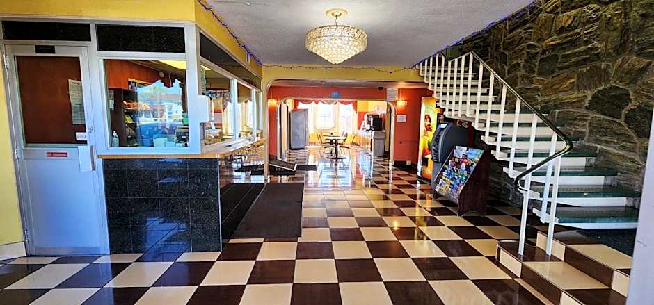 Town House Inn and Suites