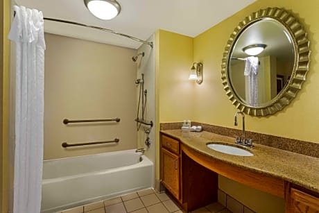 2 Queen Hearing Accessible Suite Non-Smoking