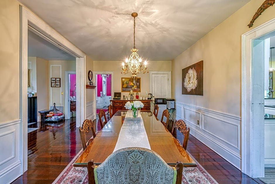 Monroe Manor Inn