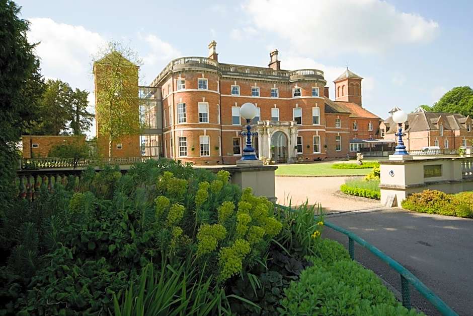 Oakley Hall Hotel