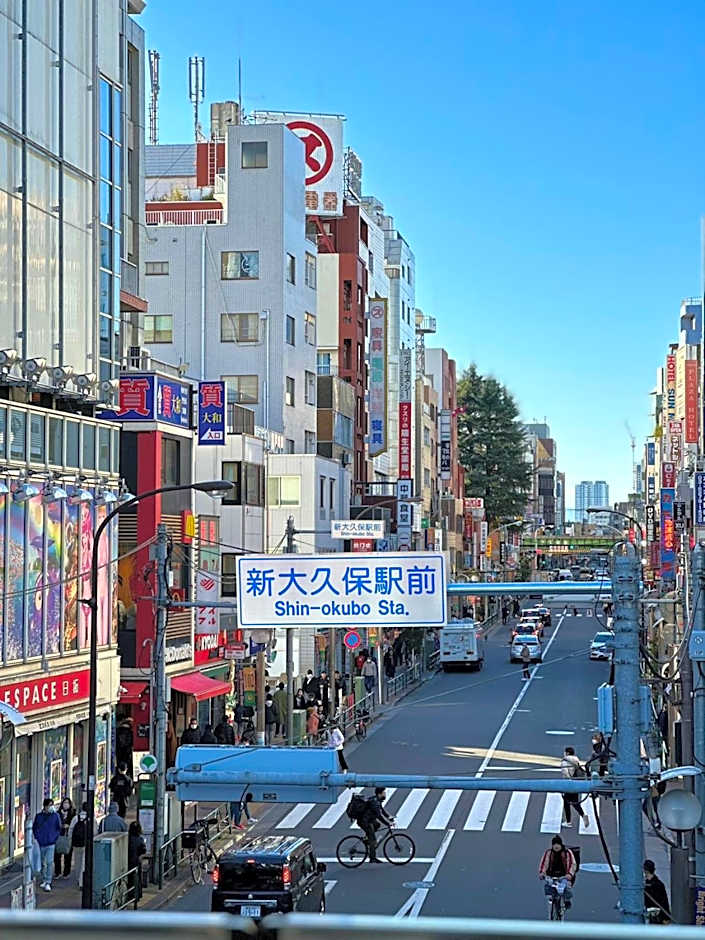 Shinokubo guest house , near shinjuku 100 square meters, 4 bedrooms, 1 living room 1kitchen 2toilet 1bathroom washmachine
