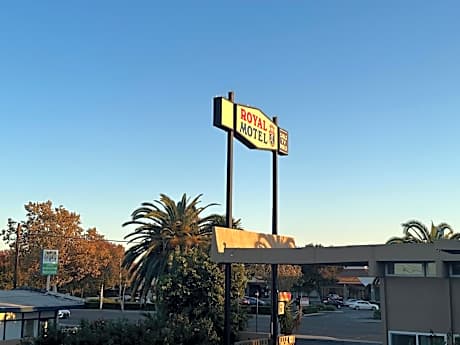 ROYAL MOTEL TRACY