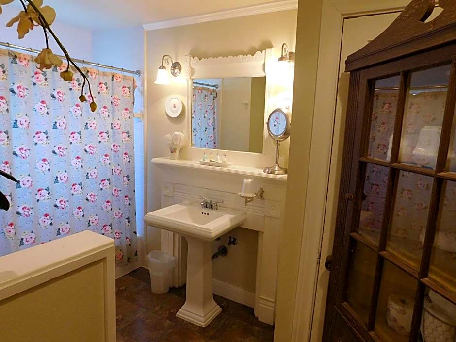 Photo 1 of 4 of Deluxe 1 Queen Bed Suite