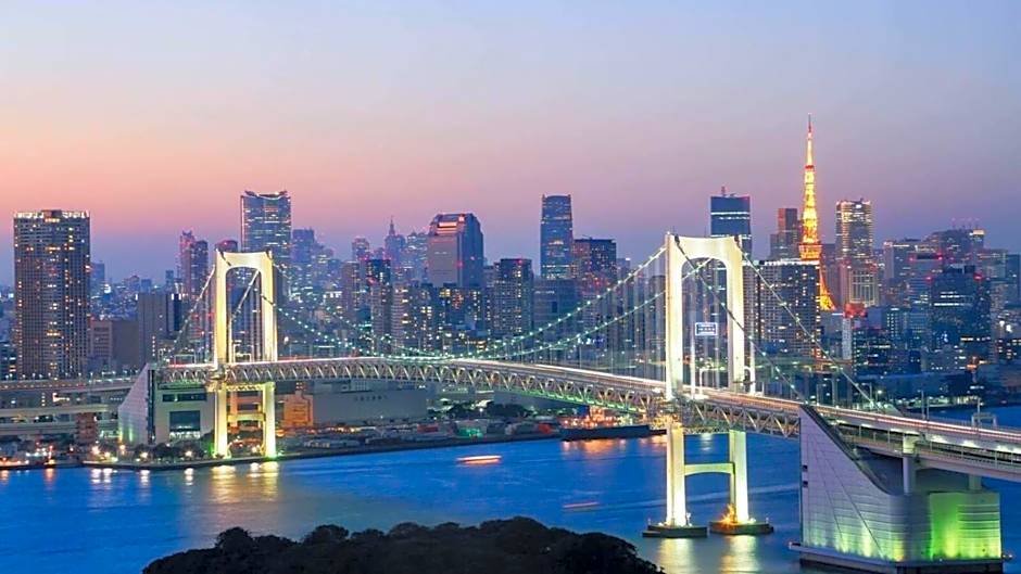 honeys guest house elevator , wash machine, huge closet space, private bathroom, walk to skytree in 10 minutes