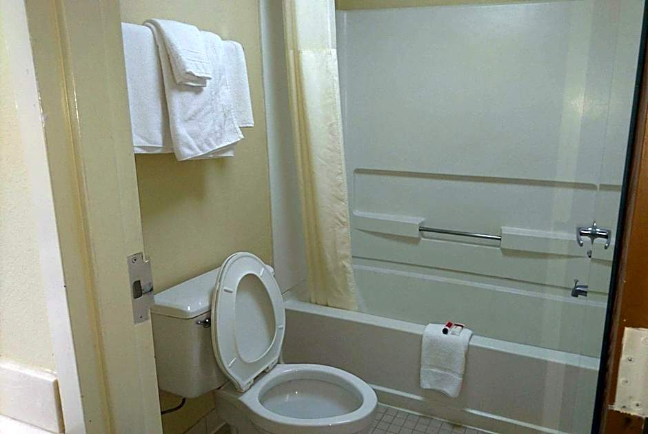 Travelodge by Wyndham Knoxville East