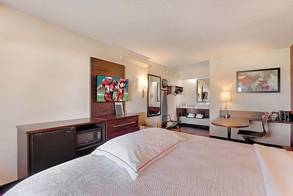 Super 8 by Wyndham Deerfield/Northbrook