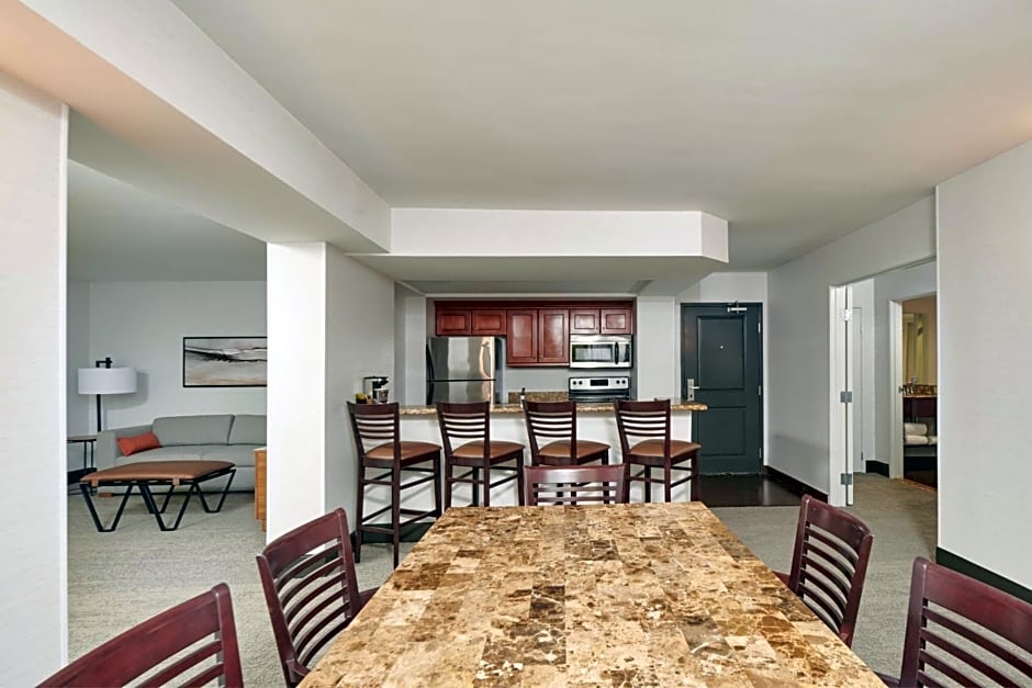 DoubleTree By Hilton Fullerton