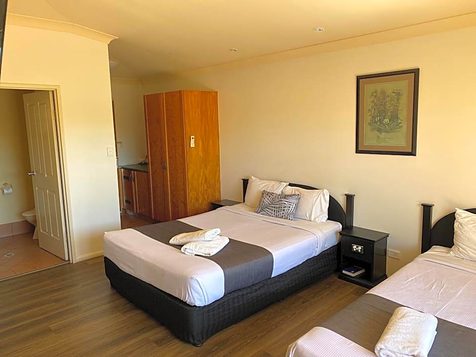 Emerald Explorers Inn