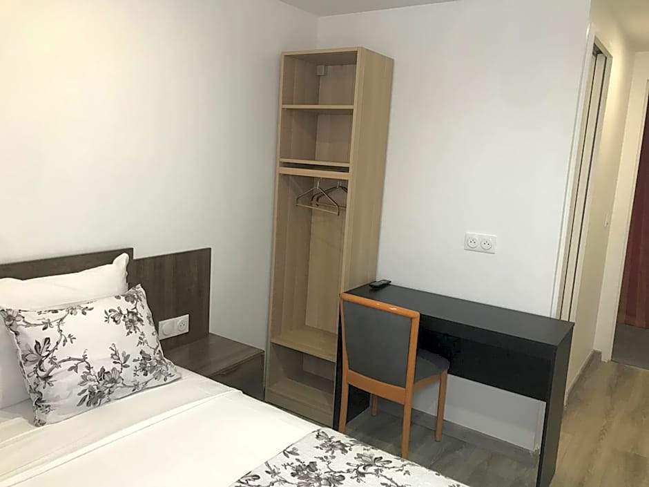 Photo 1 of 5 of Double Room