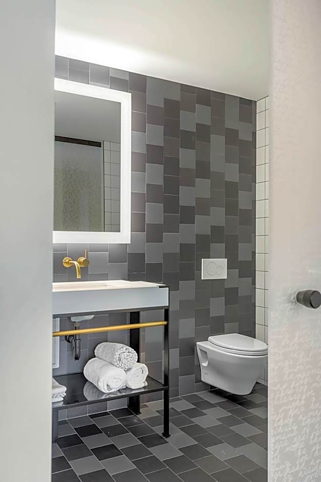 Cambria Hotel Boston Downtown-Seaport