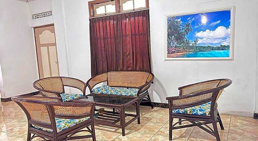 Capital O 93653 Kinasih Hotel