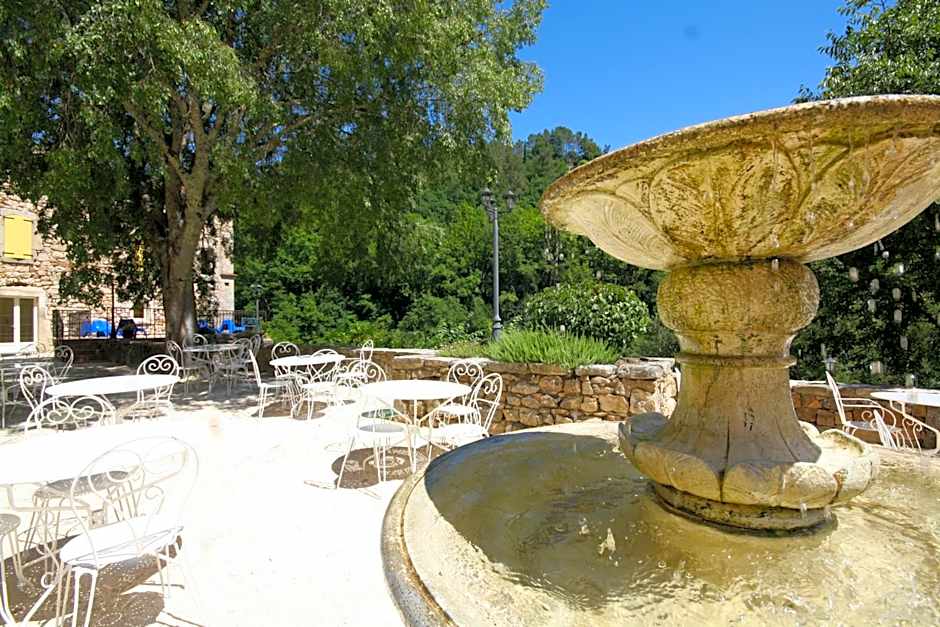 Logis Hôtel Restaurant Le Domaine de l'Eau Vive