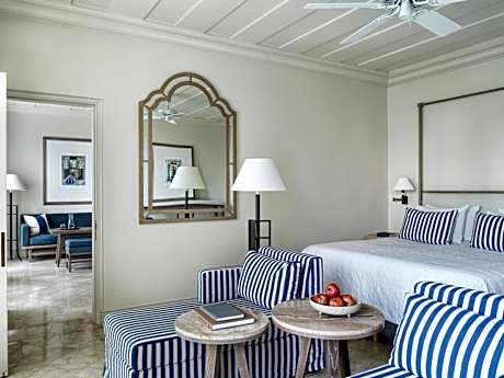 Interconnecting Studio Suites with Sea View