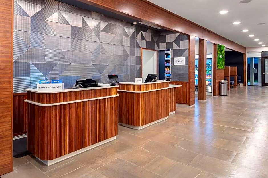 Courtyard by Marriott Memphis East/Galleria