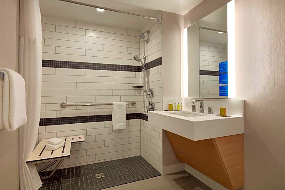 DoubleTree by Hilton Canton Downtown, OH