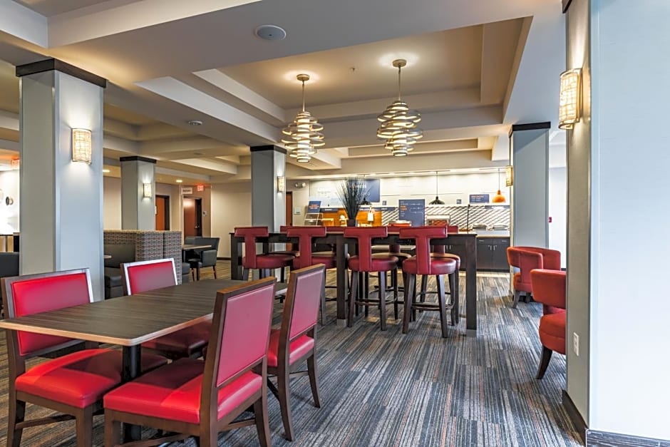 Holiday Inn Express & Suites New Martinsville