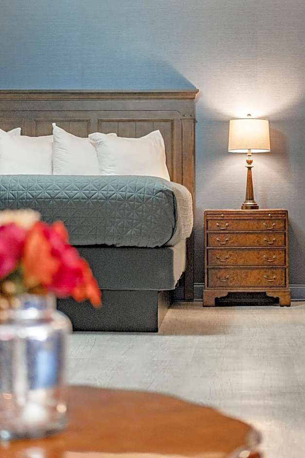 Red Coach Inn