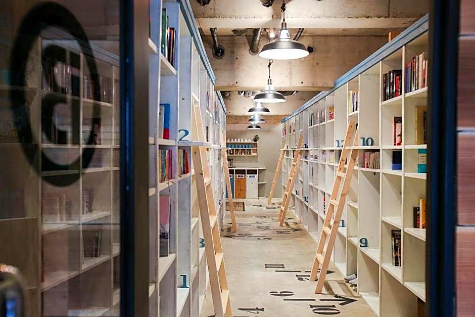 bnbplus Niigata Book Inn