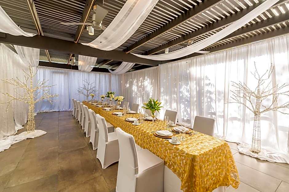 DoubleTree by Hilton Hotel Carson