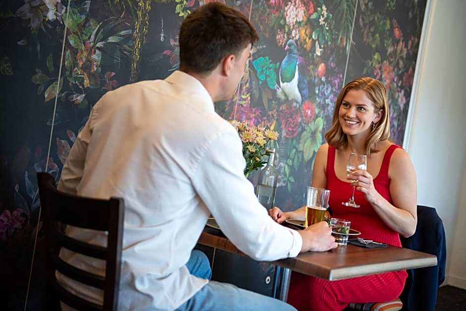 Trailways Hotel Nelson