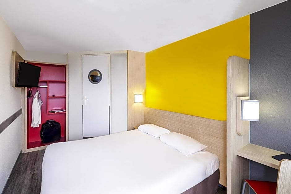greet hotel restaurant Angouleme Ouest