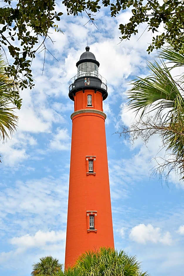 Luxury Beachfront Studio - Private Balcony with Ocean View - Heated Pool - Hot Tub - Tiki Bar - Sauna