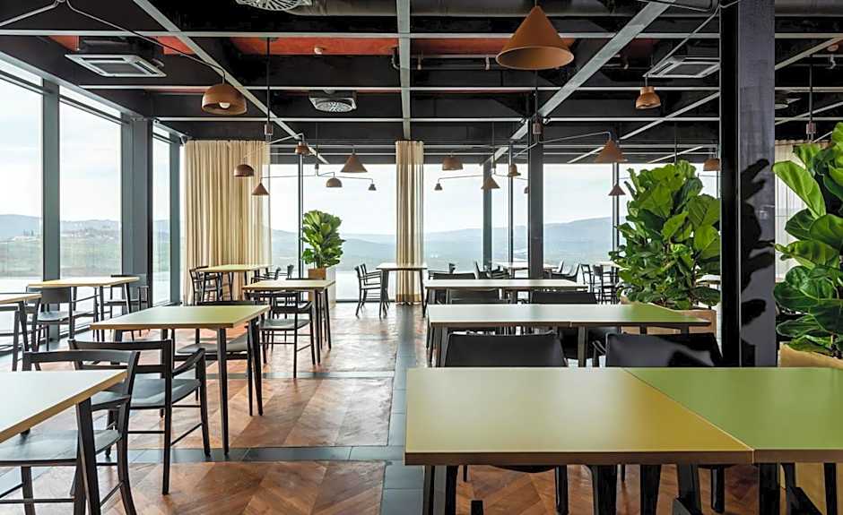 Winery & Design hotel ROXANICH