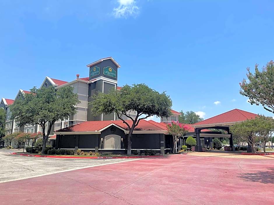 La Quinta Inn & Suites by Wyndham Dallas Arlington South