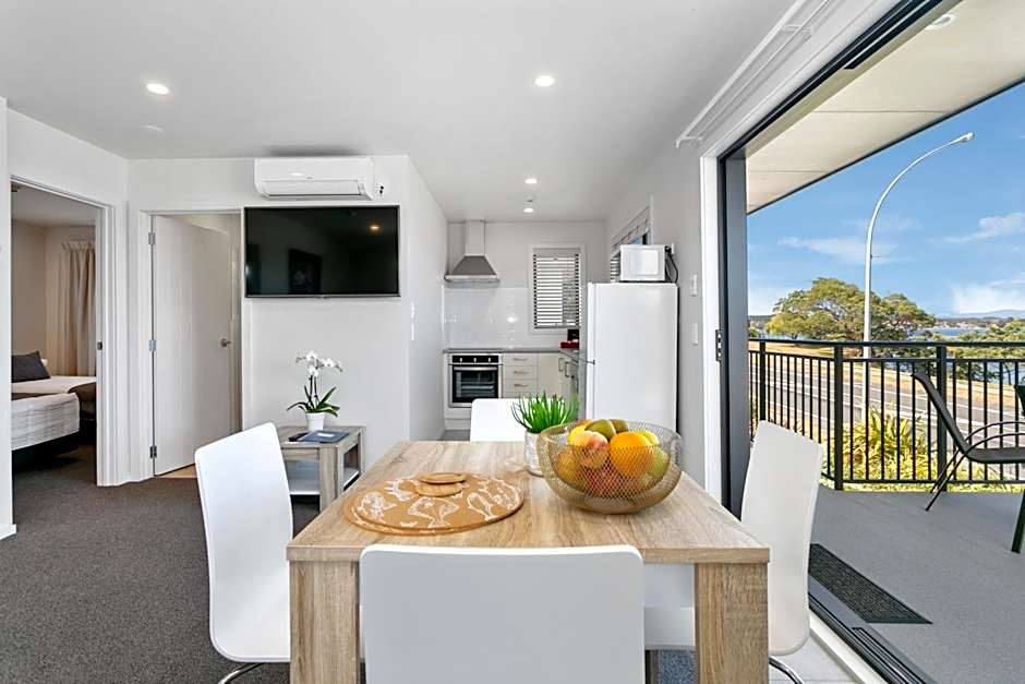 Acacia Lake View Motel