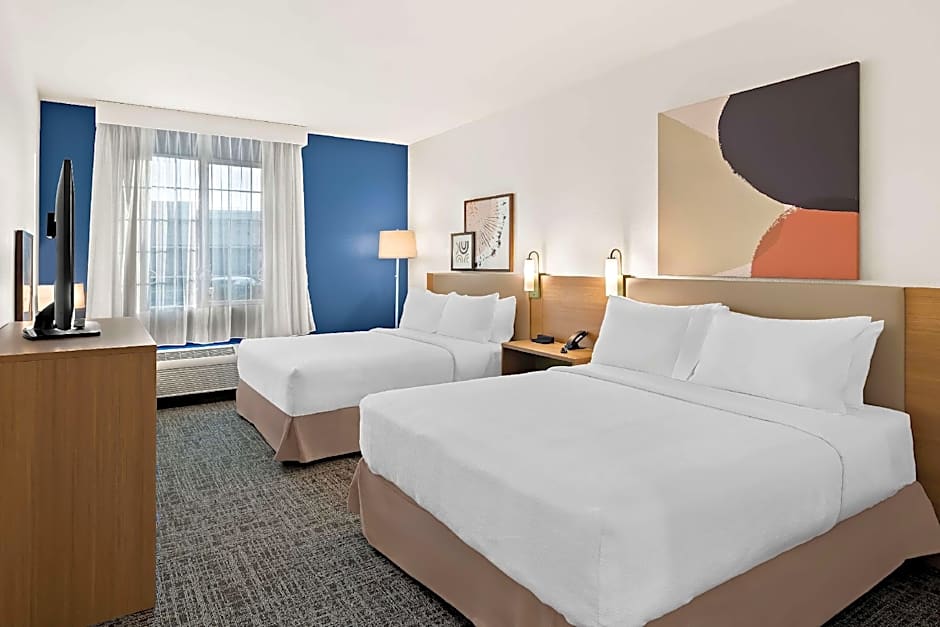 Foto 1 di 4 di 2 Queen Beds, Mobility Accessible, Bathtub