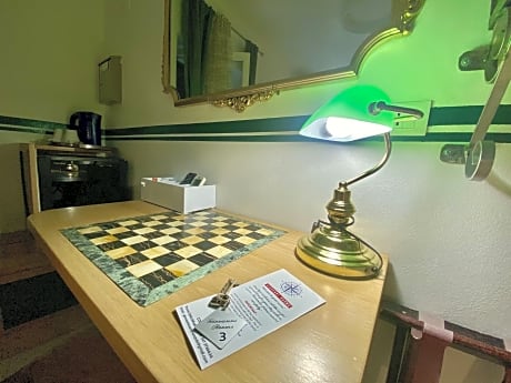 Superior Room (1 King Bed)