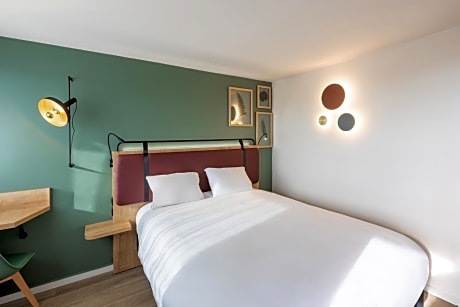 Quadruple Room - 1 Double Bed  2 Single Beds