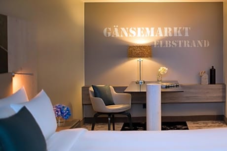 Deluxe Room, 2 Double Beds, Non Smoking