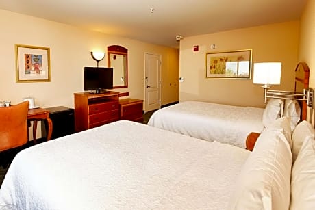  2 QUEEN BEDS NONSMOKING - HDTV/FREE WI-FI/HOT BREAKFAST INCLUDED - WORK AREA -
