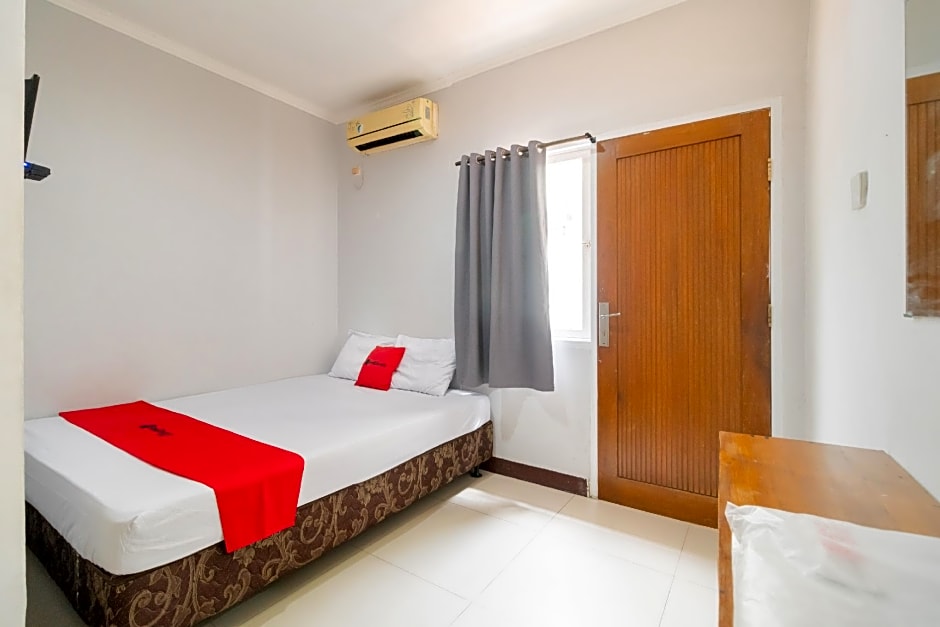 RedDoorz @ Tondano Benhil