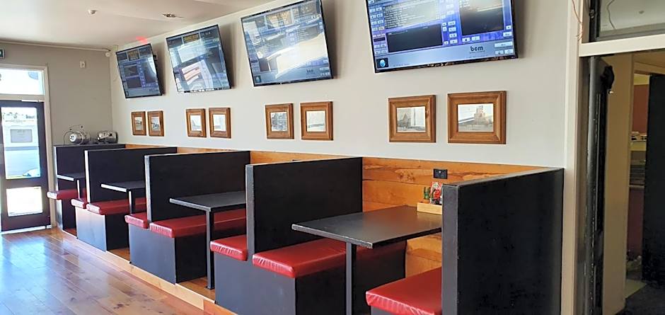 Hotel Motueka Backpackers, Loud Live Music Friday Saturday Nights