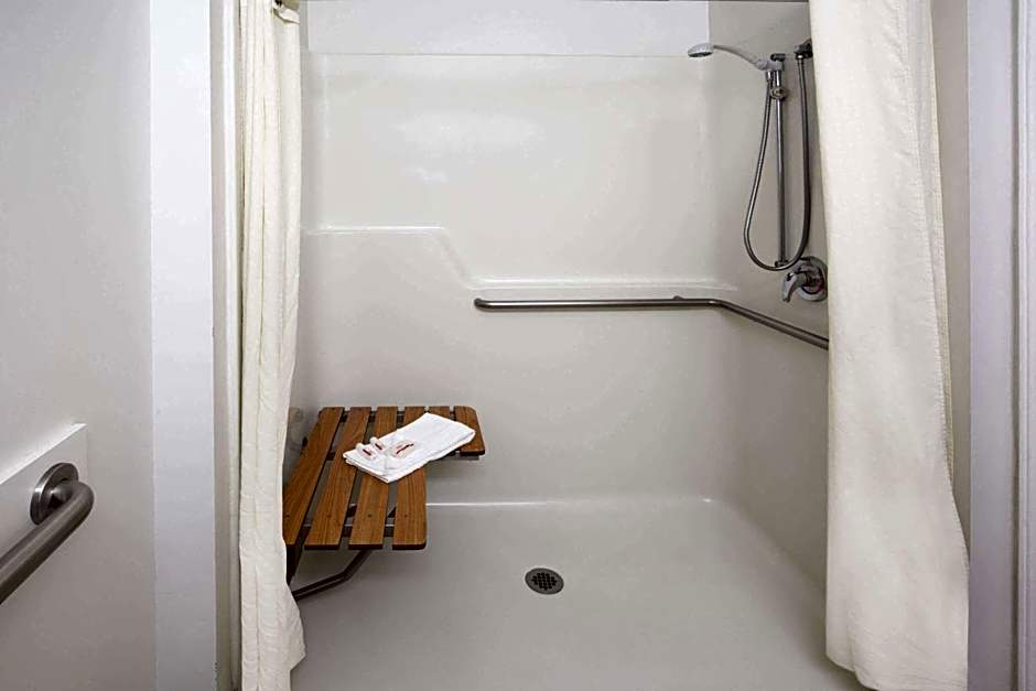 Super 8 by Wyndham Central Pt Medford