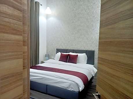 Double - Room With A Large Bed For 2 People