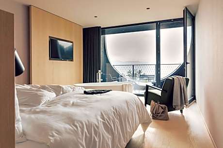 Suite with Mountain View
