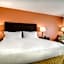 Holiday Inn Express Hotel & Suites Kansas City Sports Complex By IHG