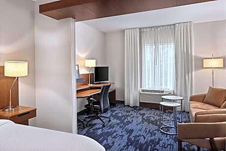Executive Suite, 1 King, Sofa bed (Mobility &amp; Hearing Accessible w/ Tub)