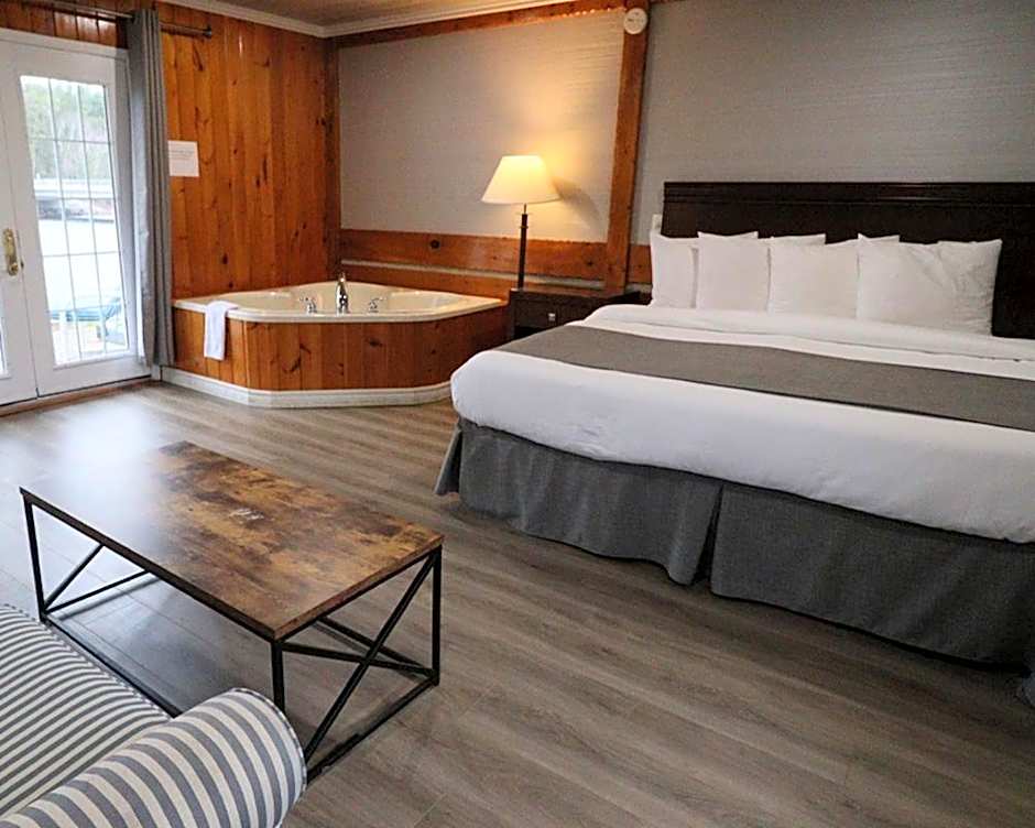 Algonquin Lakeside Inn